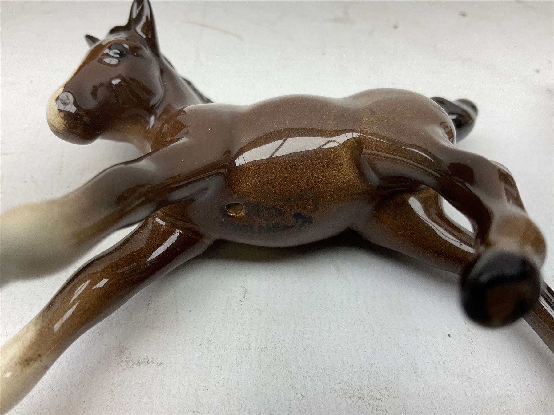 Six Beswick figures of bay horses, including large hunter no.1734, Shire horse no.818, horse with tucked head no.1549, etc (6)