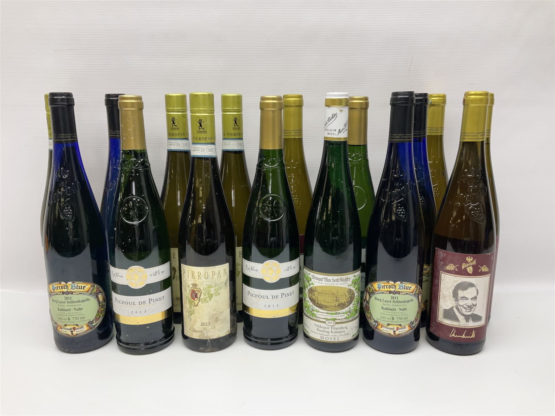 Mixed wine, including Pieroth Blue 2011, Kabinett, Moira's 2009  Reserva, Chai 2011 Bordeaux, etc, various content and proof (31)