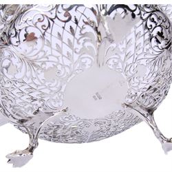 Early 20th century pierced silver bowl, of circular form with shaped rim with C scroll and foliate edge, the whole profusely pierced, upon three paw feet, hallmarked James Dixon & Sons Ltd, Sheffield 1916, H9cm D22.5cm