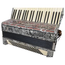 Hohner Verdi IV Piano Accordion, with a three octave keyboard and 41 keys,120 buttons, with 16 fold bellows and carrying straps.