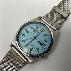 Seiko 5 gentlemans automatic stainless steel wristwatch, with blue dial, yellow markers and day/date apeture, ref no. 7009-3171, on stainless steel strap