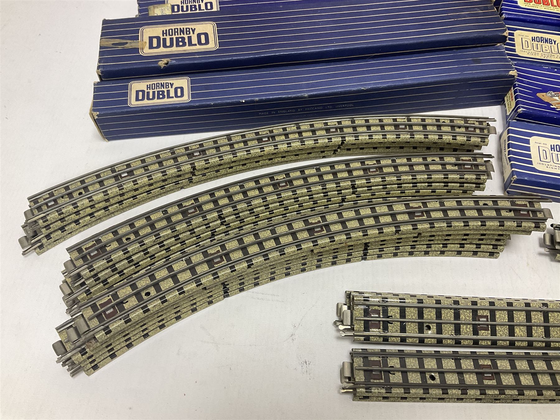 Hornby Dublo - 4620 Breakdown Crane; TPO Mail Van Set; D1 Level Crossing; Pullman cars and goods vans; with a large quantity of track to include straight and curved track, switch points and buffer stops; boxed and loose