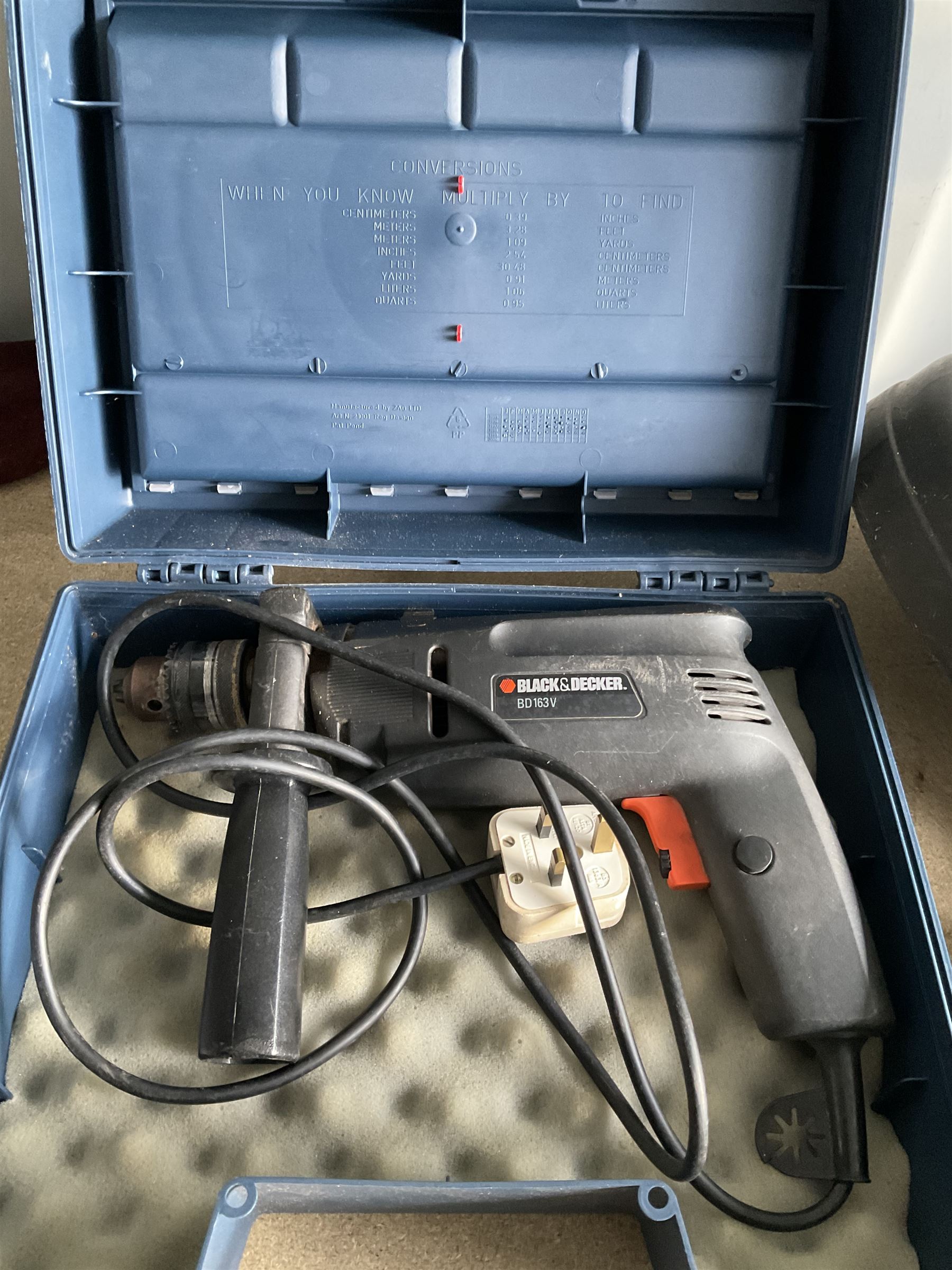 Bosch battery strimmer with four batteries and two chargers, Worx battery drill and pressure washer, (single battery), corded jigsaw and sander, screw and nail assortment station and other  - THIS LOT IS TO BE COLLECTED BY APPOINTMENT FROM DUGGLEBY STORAGE, GREAT HILL, EASTFIELD, SCARBOROUGH, YO11 3TX