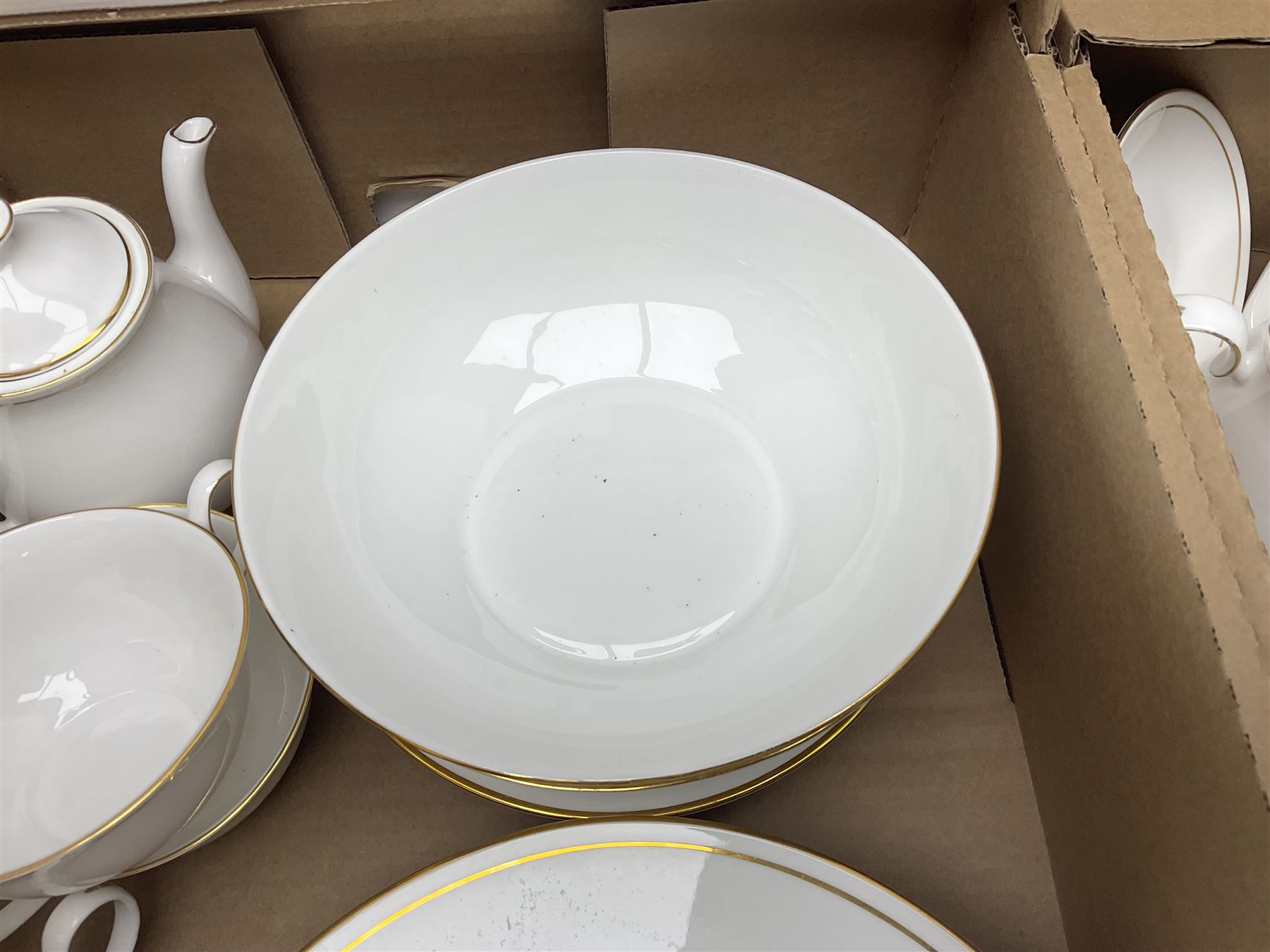 Crownford Queen's China Elegance pattern part tea and dinner service, to include Dinner plates, eight soup bowls, four tea cups etc 