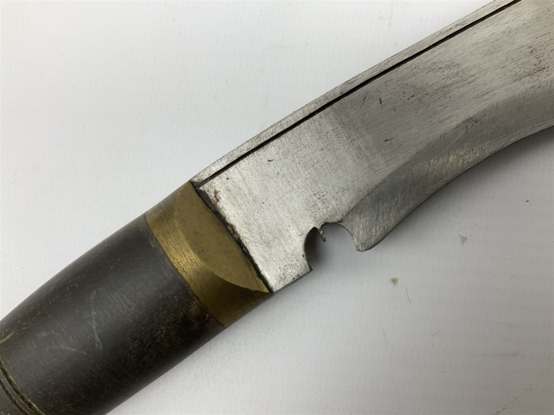 Post WW2 Gurkha kukri, in leather scabbard complete with two skinning knives, 42cm overall