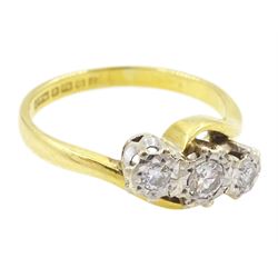 18ct gold three stone round brilliant cut diamond ring, Birmingham 1965, total diamond weight approx 0.25 carat