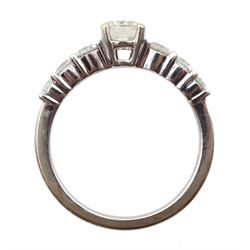 18ct white gold graduating seven stone round brilliant cut diamond ring, hallmarked, central diamond approx 0.40 carat, total diamond weight approx 1.00 carat