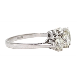 18ct white gold five stone graduating, round brilliant cut diamond ring, hallmarked, total diamond weight approx 1.90 carat