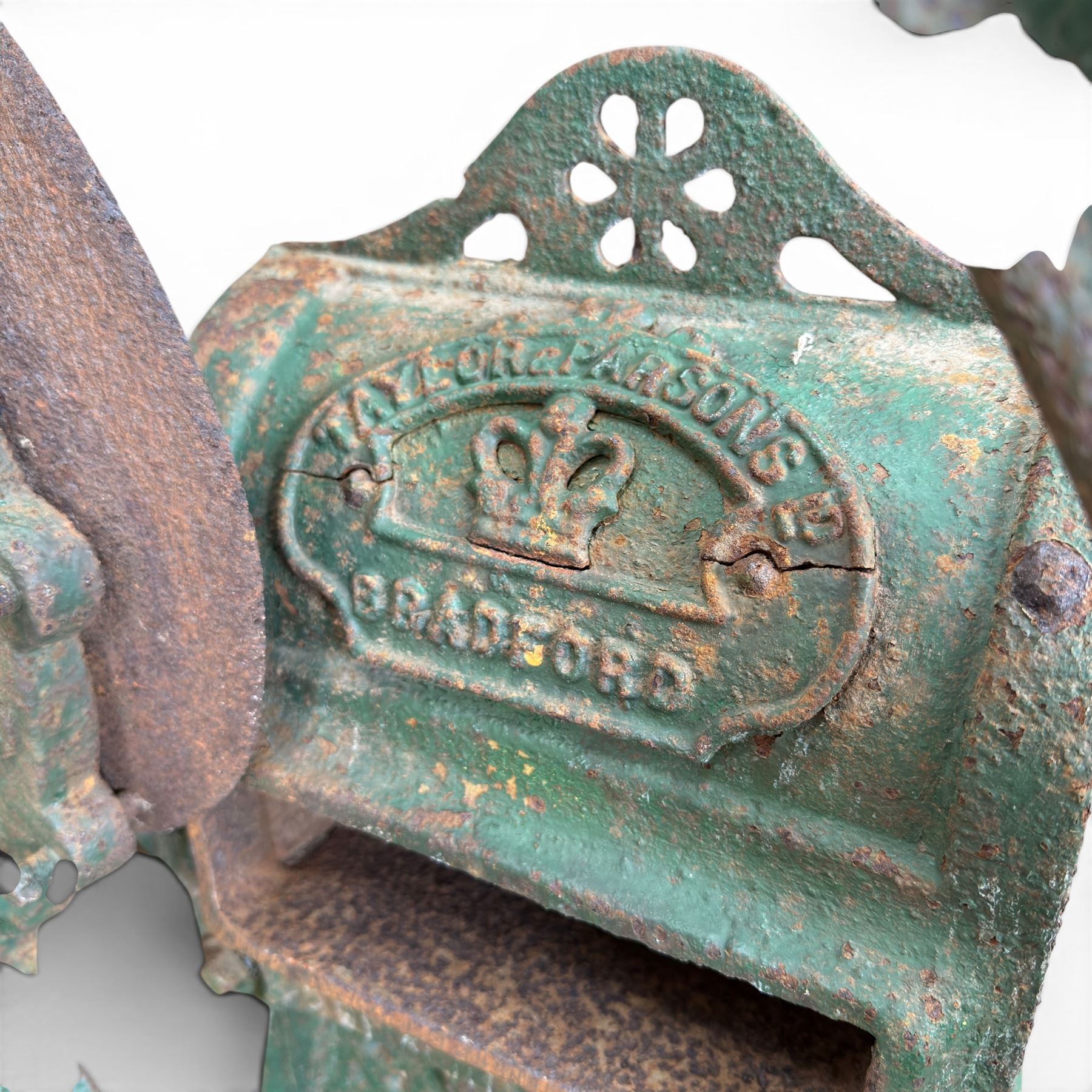 Taylor & Parsons - 19th century cast iron chaff cutter