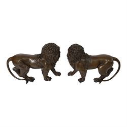 Pair of opposing bronze lions, H22.5cm L27cm