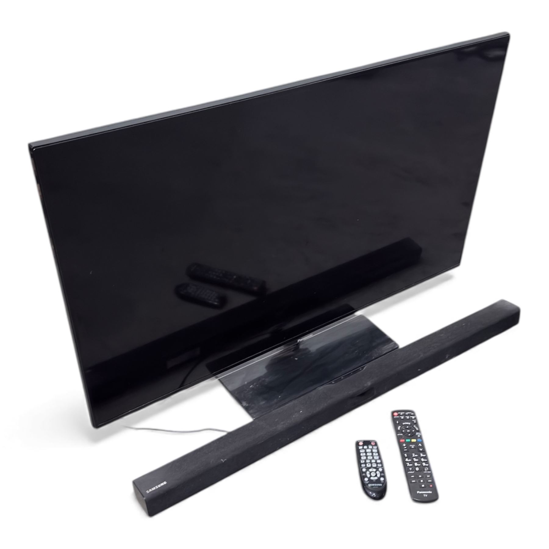 Panasonic TX-L42E6BK 42 inch flatscreen TV with Samsung soundbar