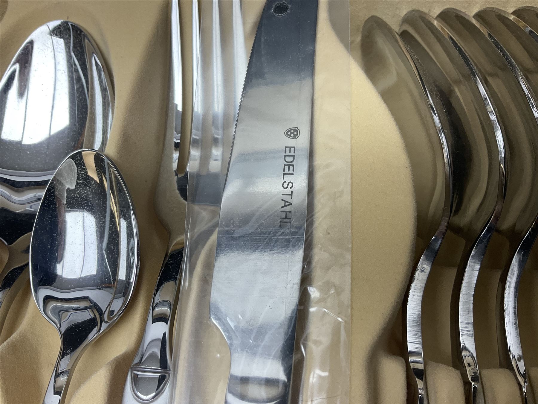 Swiss Besteckkoffer Anastacia Edelstahl canteen of Cutlery, housed in original briefcase, with paperwork