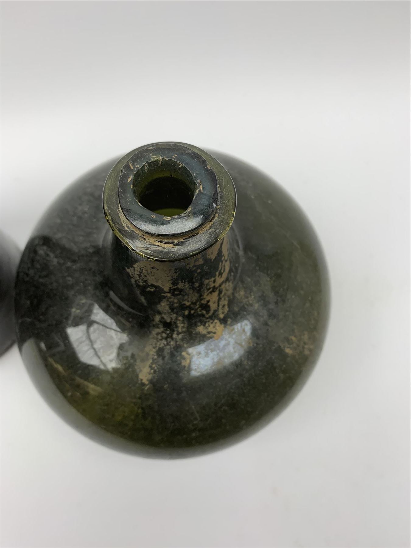 18th century green glass bottle, of onion form, H15cm, together with an 18th century green glass wine bottle, with seal depicting a boar beneath a crown, probably the Edgcumbe Crest, H27cm