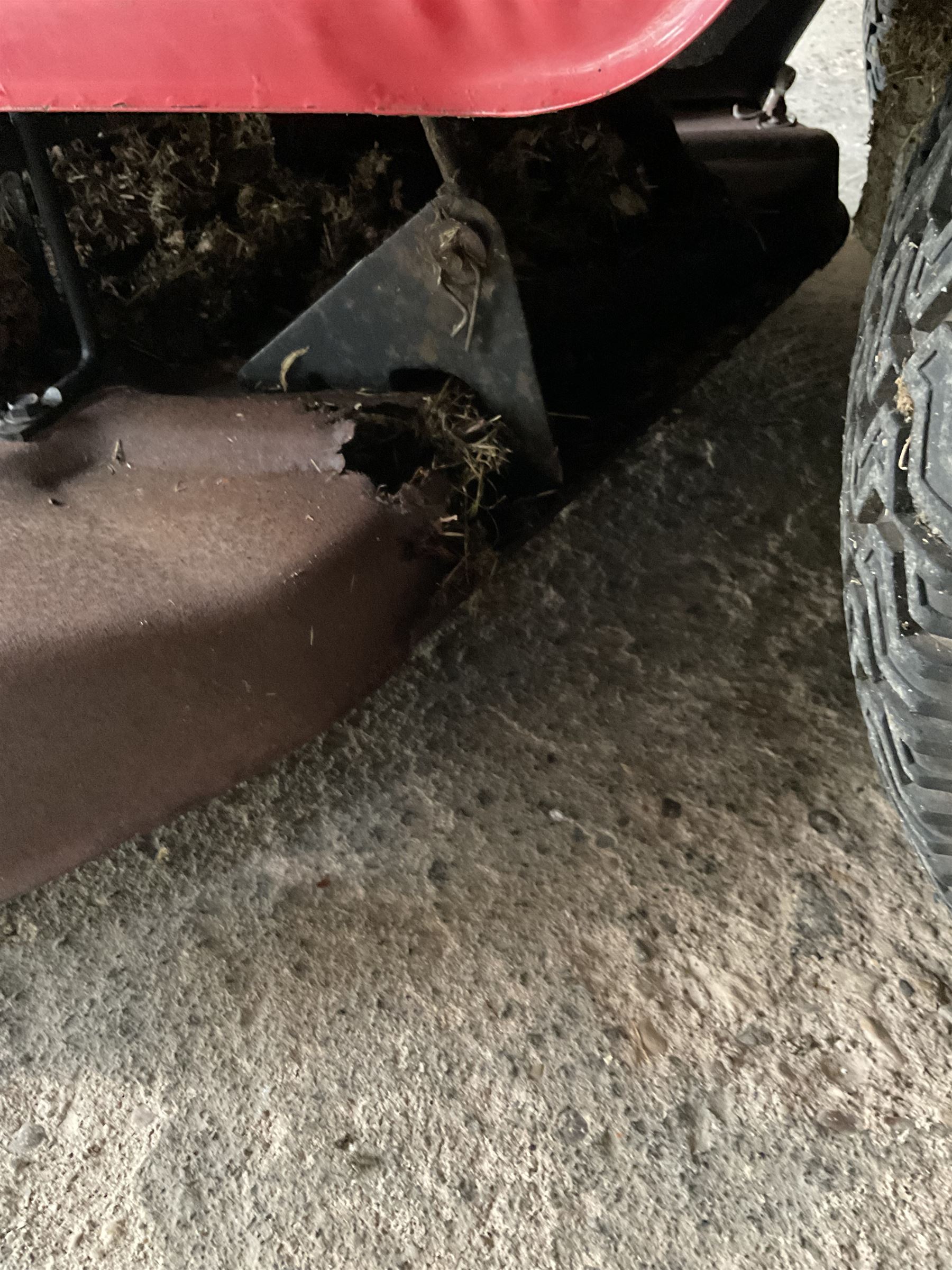 Jonsered LRH13 36” ride on mower with Briggs & Stratton 12.5hp motor THIS LOT IS TO BE COLLECTED BY APPOINTMENT FROM DUGGLEBY STORAGE, GREAT HILL, EASTFIELD, SCARBOROUGH, YO11 3TX