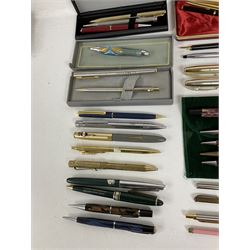 Large quantity of pens and propelling pencils, to include Rotring ballpoint pen, Osmiroid fountain pen, Parker fountain pen, Platignum ballpoint, etc, together with quantity of cases and boxes