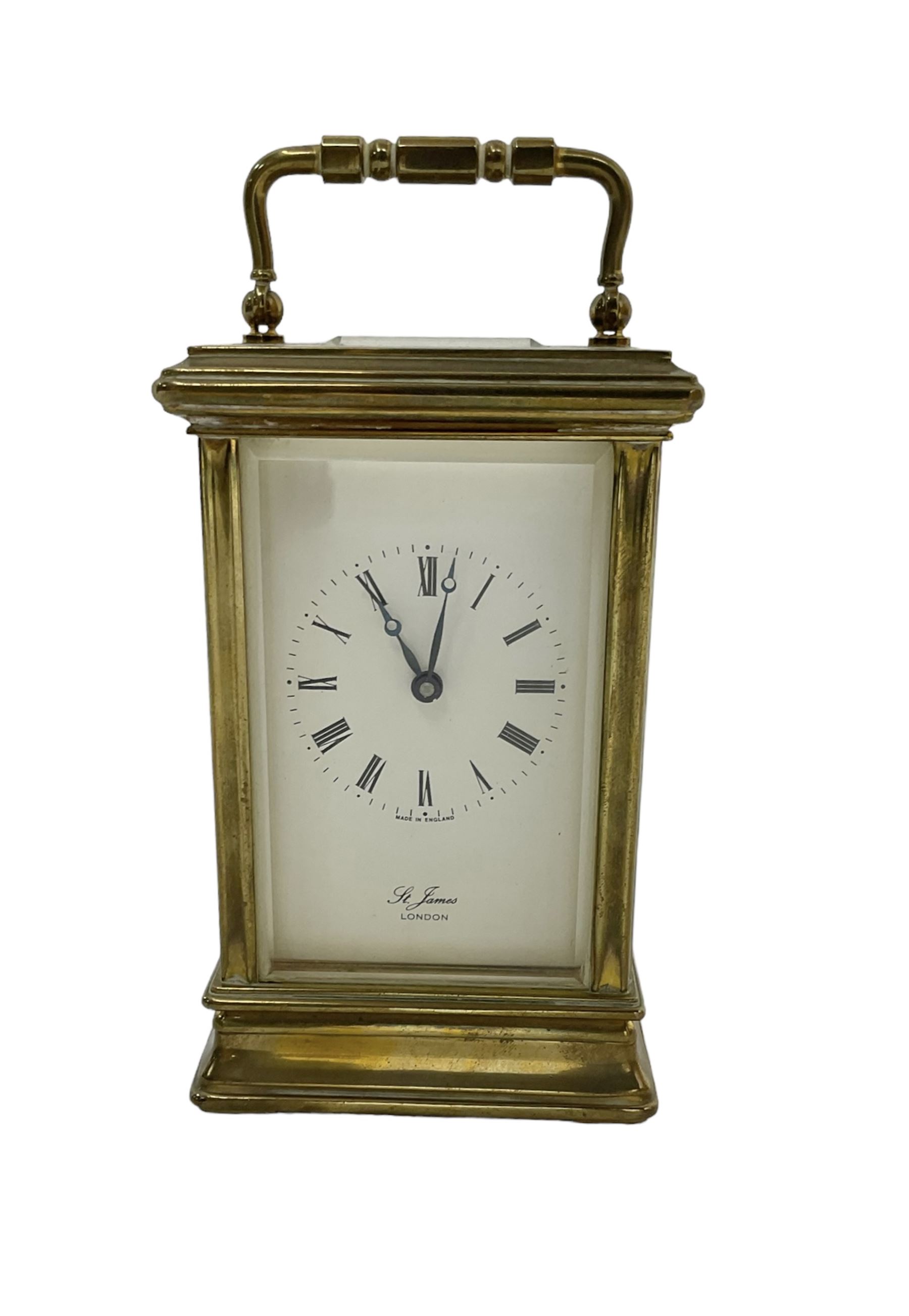 English - 20th century 8-day carriage clock, dial inscribed St James, London, dial with Roman numerals, minute markers and moon hands, lever platform escapement with eleven jewels. With key. 