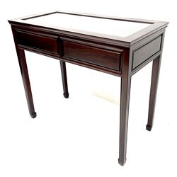 Chinese rosewood bijouterie table, glazed hinge lid, square tapering supports 