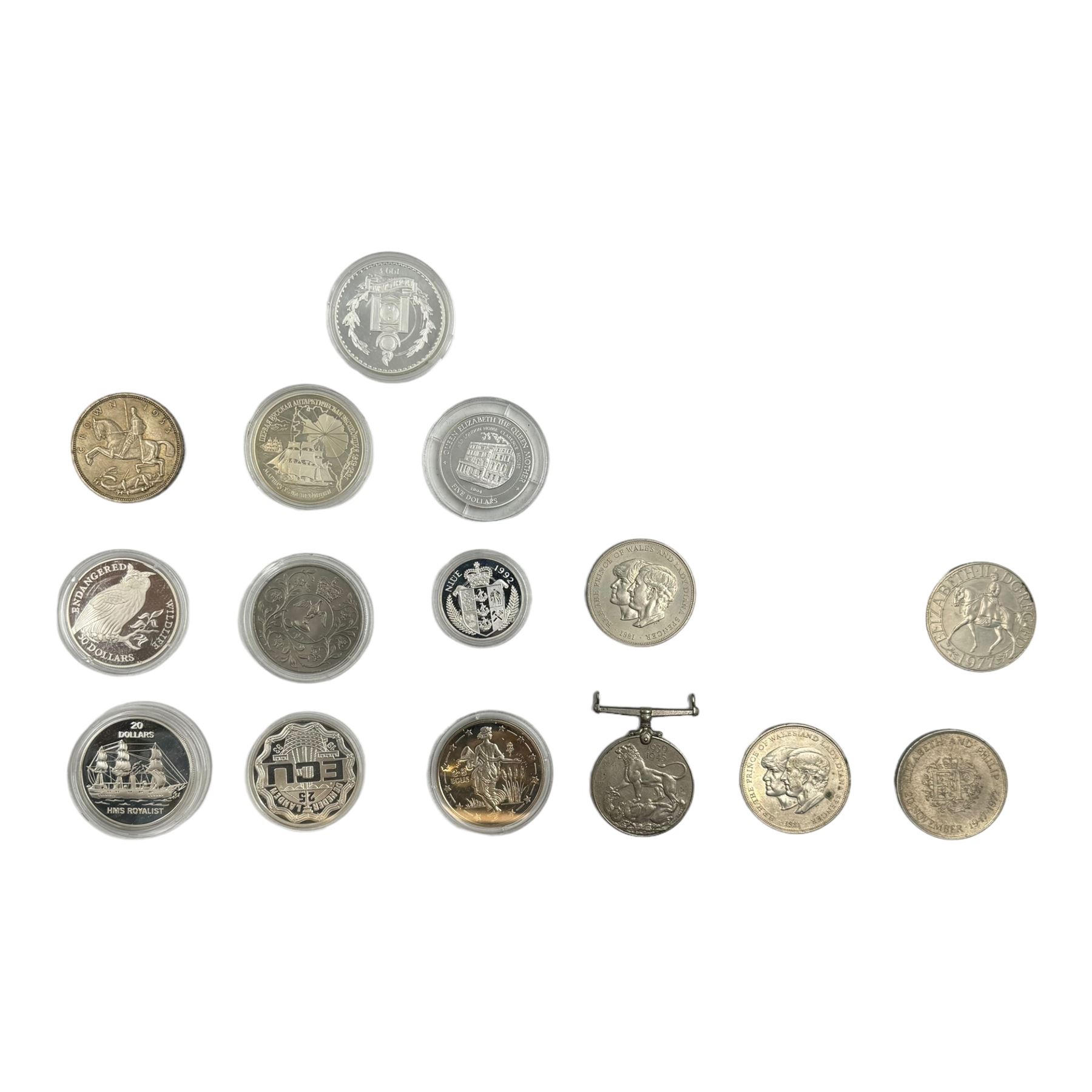Great British and World coins, including King George V 1935 crown, small number of other pre 1947 silver coins, Queen Elizabeth II 1953 nine coin set in blister pack, commemorative crowns, Cook Islands 1991 'Endangered Wildlife' fifty dollars, Tuvalu 1993 'HMS Royalist' twenty dollars etc