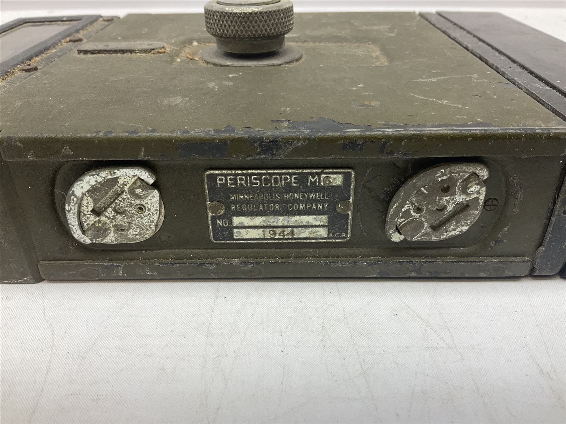 WW2 M6 Sherman tank periscope dated 1944 by the Minneapolis-Honeywell Regulator Company H28cm