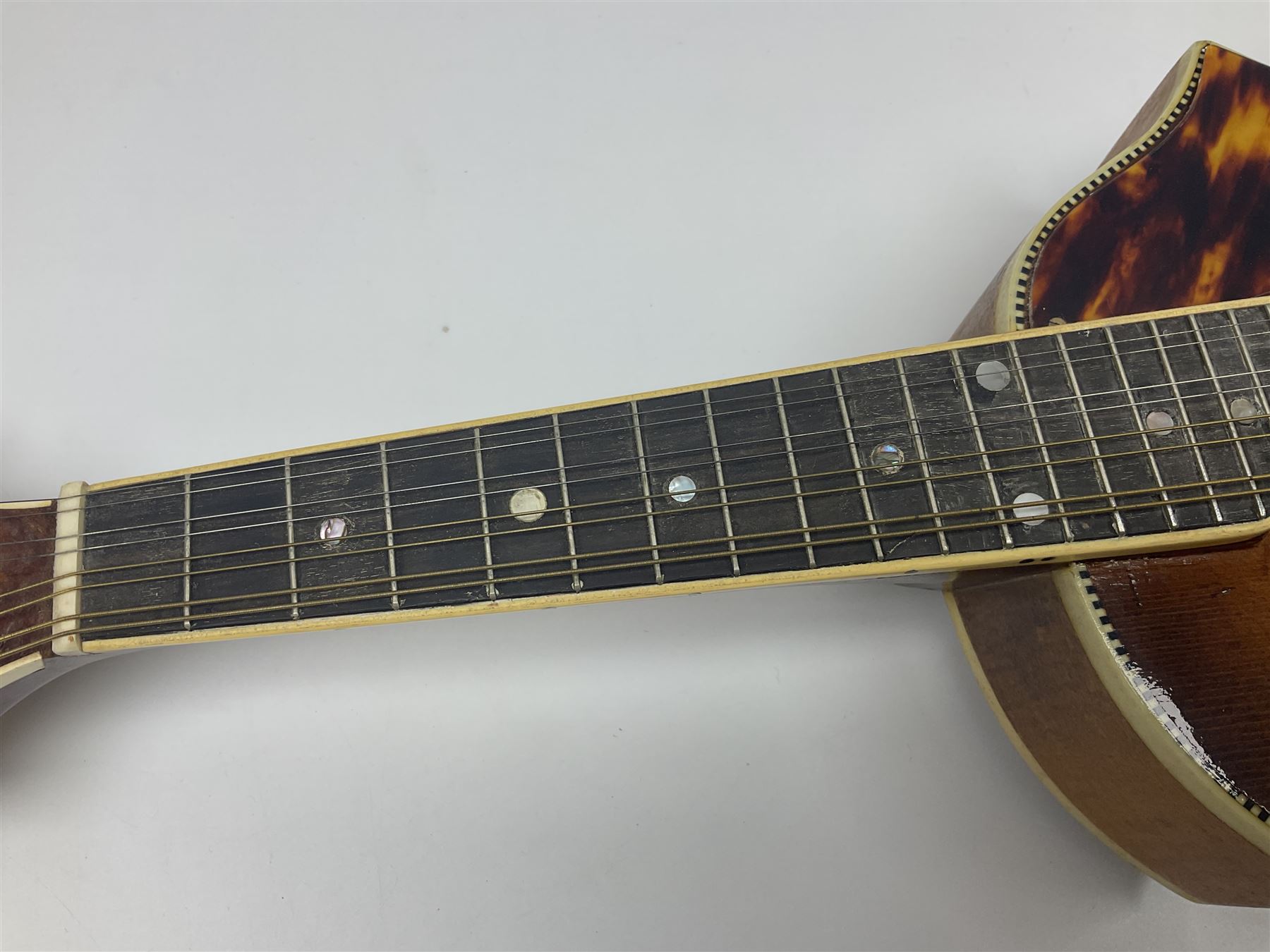 F-hole eight-string mandolin with one-piece maple back and ribs and spruce top L70cm
