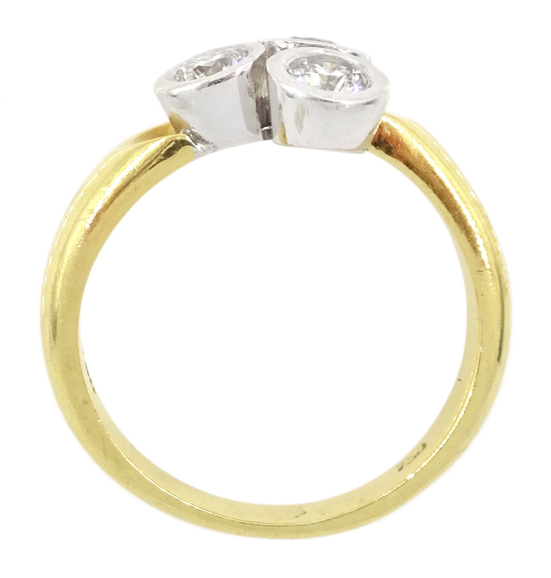 18ct gold three stone round brilliant cut diamond cluster ring, stamped 750, total diamond weight approx 0.60 carat
