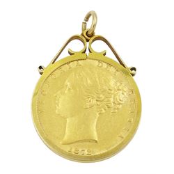 Queen Victoria 1872 gold shield back full sovereign coin, loose mounted in 9ct gold pendant