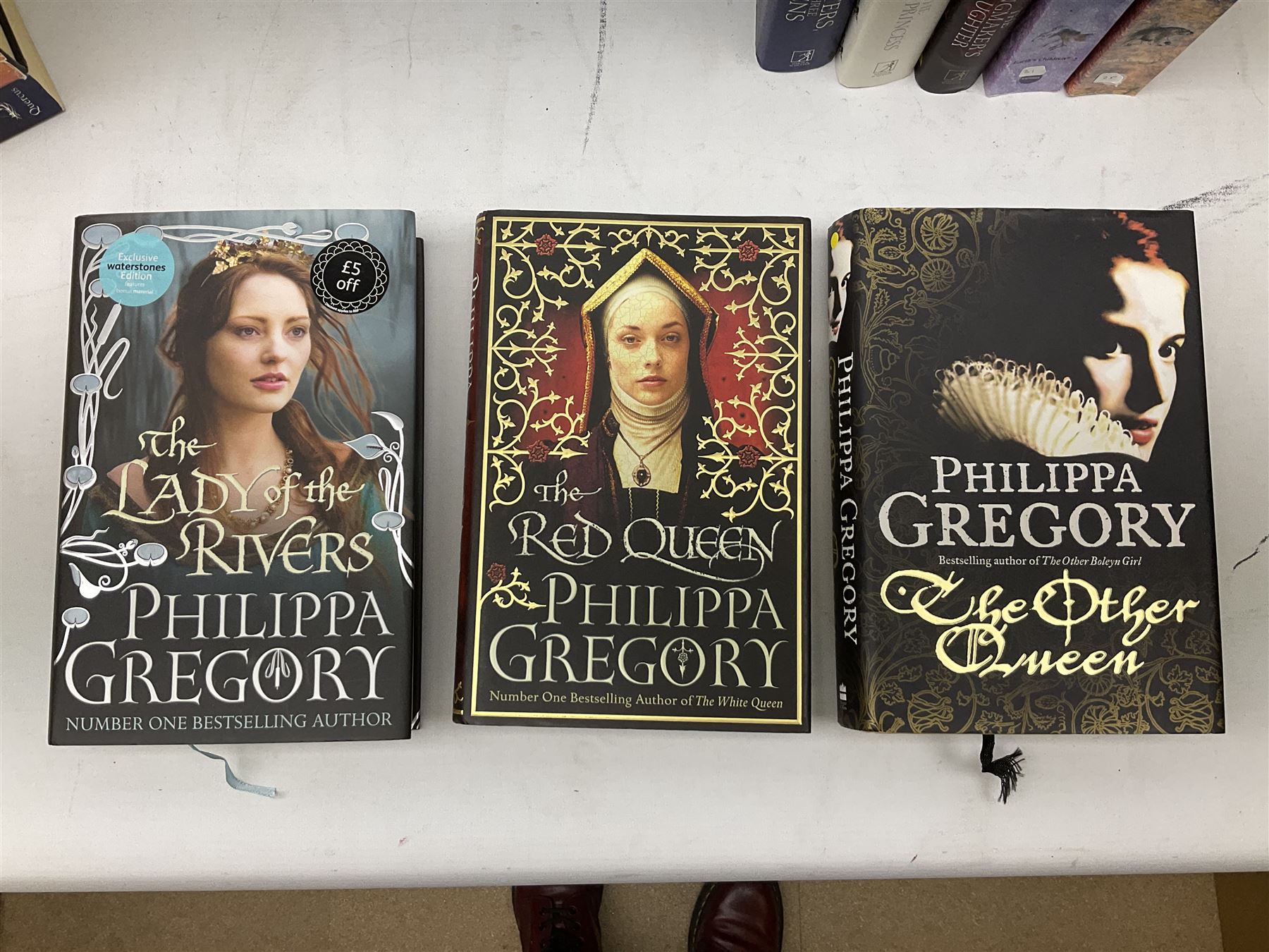 Grafton, Sue: U is for Undertow, P is for Peril and Y is for yesterday, Gregory, Philippa; the last tudor, The White Queen, Lady of the Rivers, The Red Queen, The other Boleyn Girl etc and other similar (20)