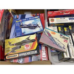Twenty-eight model aircraft construction kits by Airfix (6) including Jet Engine; Hasagawa (5); LS (2); Italeri (2); Revell (2); ESCI (3); Heller (4); AMT ERTL, Matchbox, Lindberg and Hales; all boxed (28)