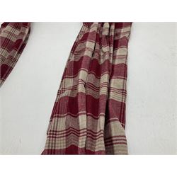 Two pairs of red and beige checkered line curtains along with curtain pole (W130cm, D123cm)