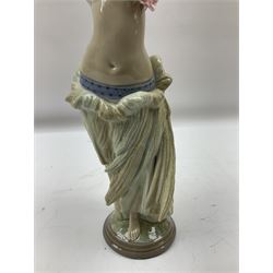 Two Lladro figures, comprising Momi no 1529 and Mahlia no 1531, both with original boxes, both year issued 1987, year retired 1989, largest example H29cm