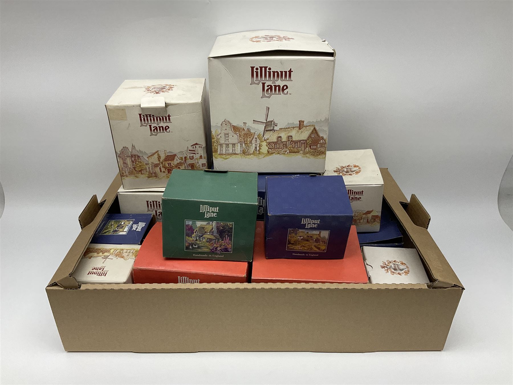 Fourteen Lilliput lane models, to include Eriskay Croft, Little Smithy, Gulliver's Gate, Kerry Lodge, Eamont Lodge etc, all with original boxes and some with deeds (14) 