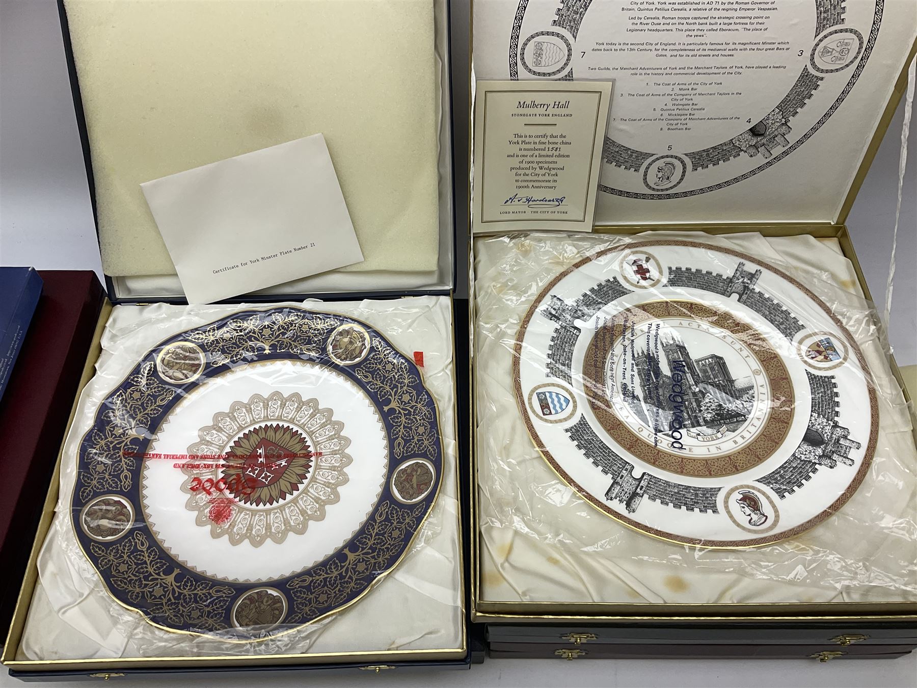 Fifteen collectors plates, to include Spode Golden Jubilee HM The
Queen, Spode Official Bi-Century Derby, set of four Spode British Steam-The Years of Glory, Mulberry Hall The Viking, Spode The St.Davids, etc, all in original boxes with certificates  