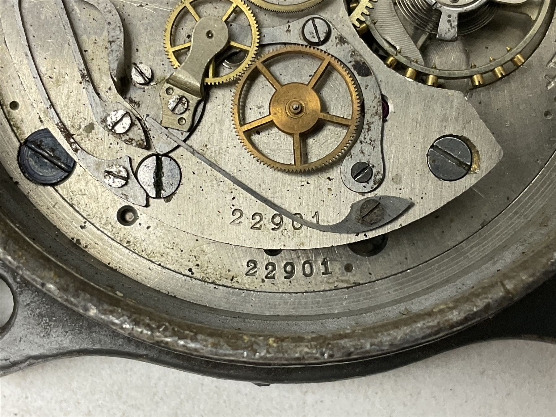 WW2 Jungans Luftwaffe aircraft cockpit clock with luminous centre sweep seconds hand, baton hour and minute hands, regulation 45mm black dial with date recorder, formerly illuminous Arabic numbers and minute track, rotating bezel (seized), going barrel movement with a lever escapement serial No 22901 jewelled to the centre wheel, over-sprung balance with timing  screws, max.H8cm