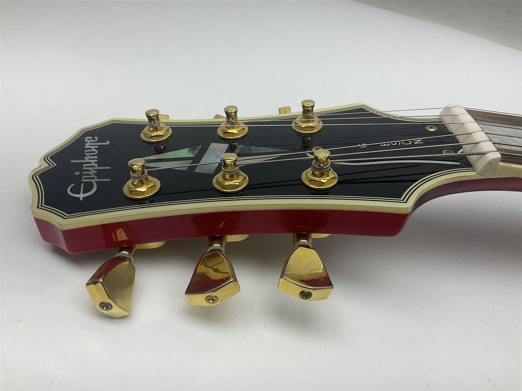 Epiphone Gibson Les Paul electric guitar c2004 with red sunburst finish, serial no.U02030418; L100cm; in fitted hard case