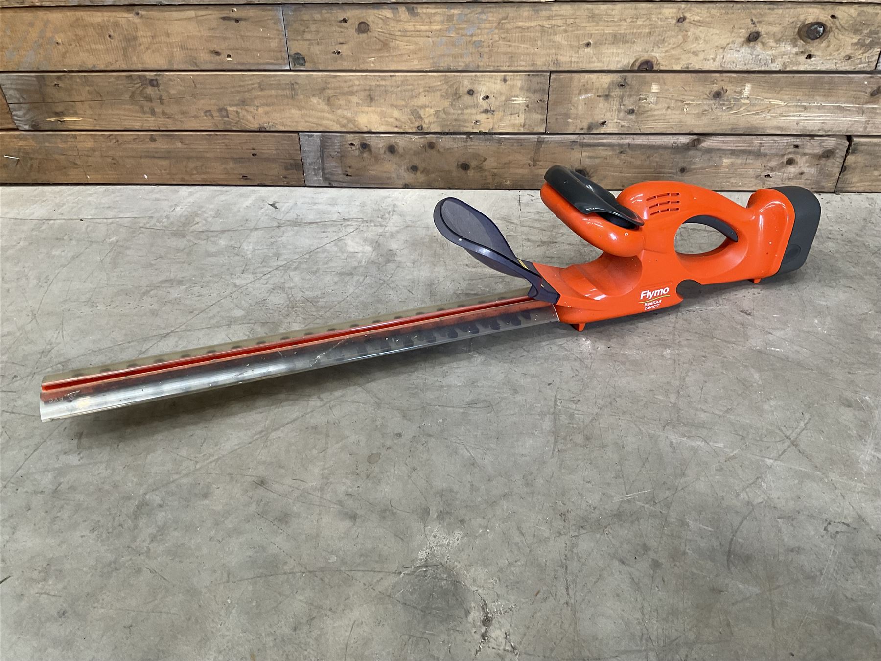 Flymo Scirocco 3000w leaf blower and EasiCut 500CT hedge trimmer (2)