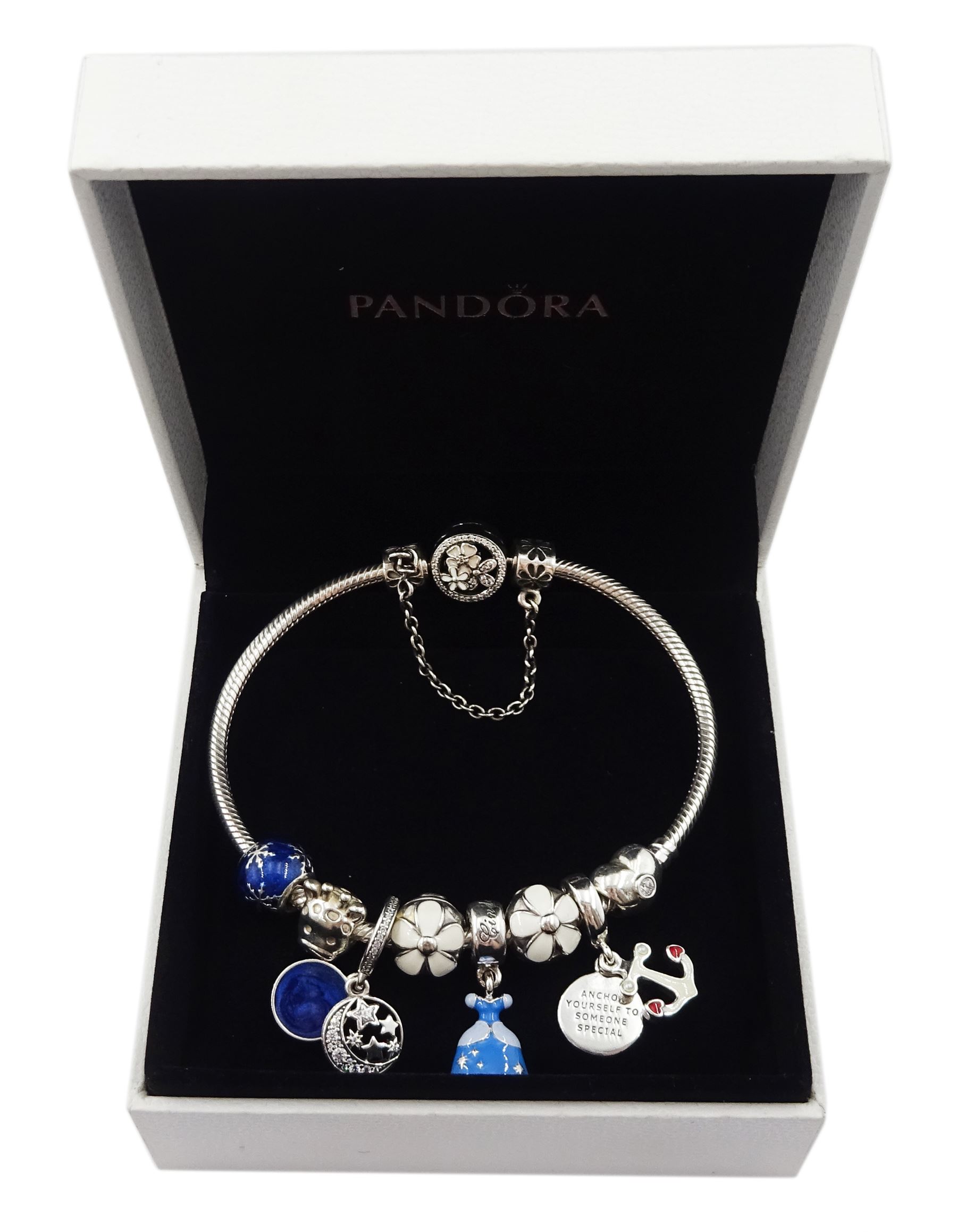 Kæledyr Margaret Mitchell Diplomatiske spørgsmål Pandora Moments flower clasp silver bracelet with Disney Cinderella charm,  seven other Pandora charms, and flower safety chain, boxed - Jewellery,  Watches & Coins