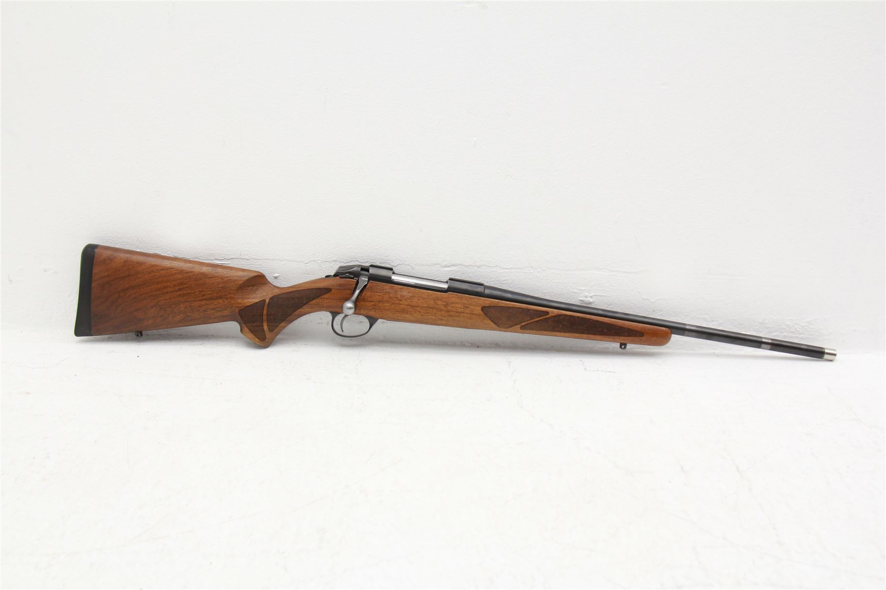 SECTION 1 FIRE-ARMS CERTIFICATE REQUIRED- Sako 85S .243 bolt action rifle, serial no; A77562, L101cm overall 