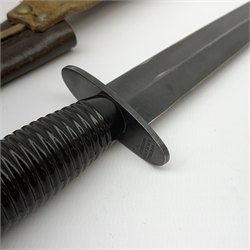 British Fairburn-Sykes style fighting knife, the cross-piece marked Venture H.M. Slater Sheffield L29.5cm, in leather sheath