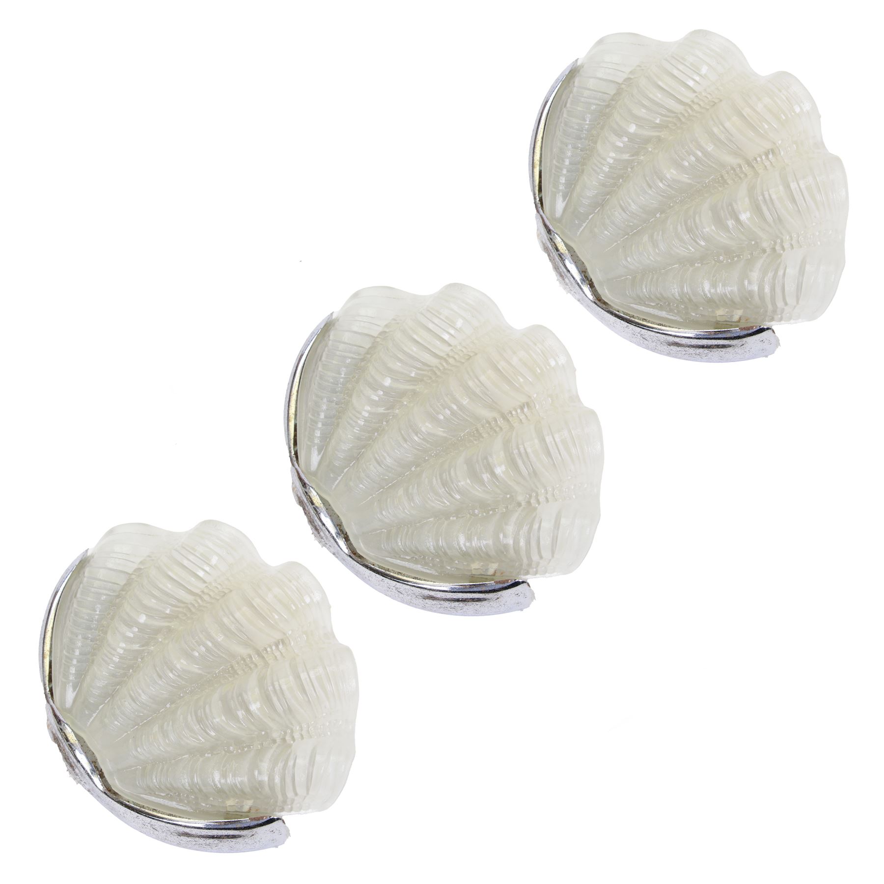 Set of three Art Deco clam shell wall lights in chrome fittings, H22cm 