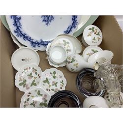 Collection of Wedgwood together with, Denby and Royal Doulton dinnerwares etc, in to boxes 