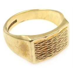  9ct gold ring hallmarked, approx 7gm   