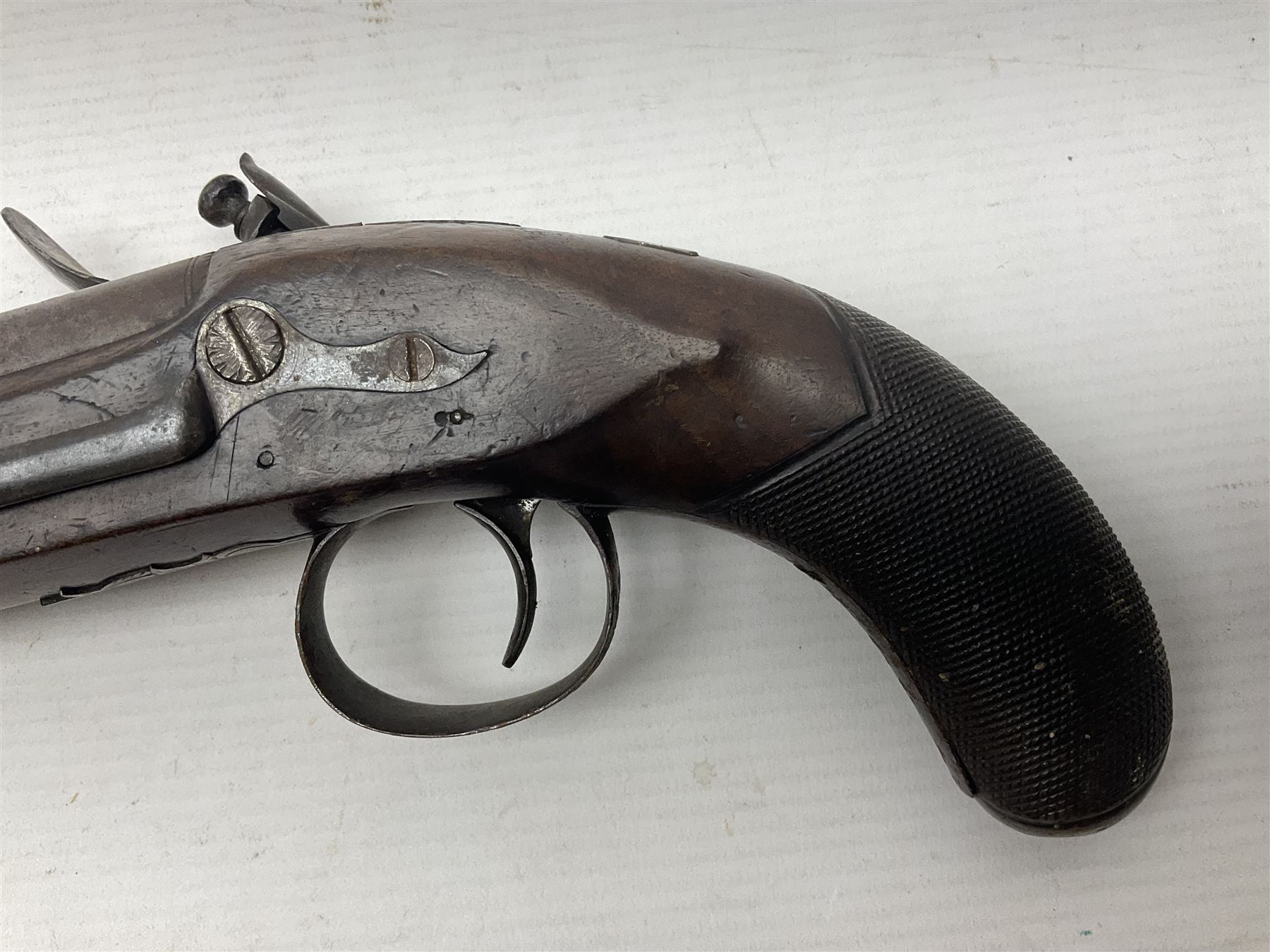 Early 19th century Wm. Hollis flintlock belt or pocket pistol, approximately 20 bore, the 10cm barrel with ram rod under, engraved lock plate with maker's name and roller frizzen, engraved trigger guard with pineapple finial and walnut stock with chequered grip L25cm overall