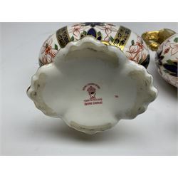 Pair of mid 20th century Royal Crown Derby Imari 1128 pattern Kedleston ewers, each with gilt scroll handle and neck, upon a gilt quatrefoil foot, each with printed marks beneath, H25.5cm