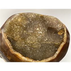 Agate crystal geode cluster, in brown and earthy tones, H7cm L22cm