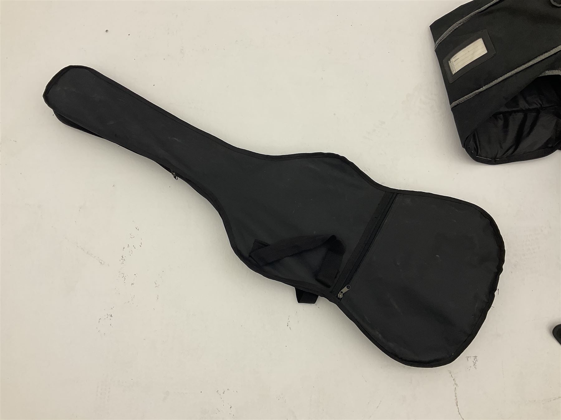 Electric guitar with carry case L100cm, various other guitar bags