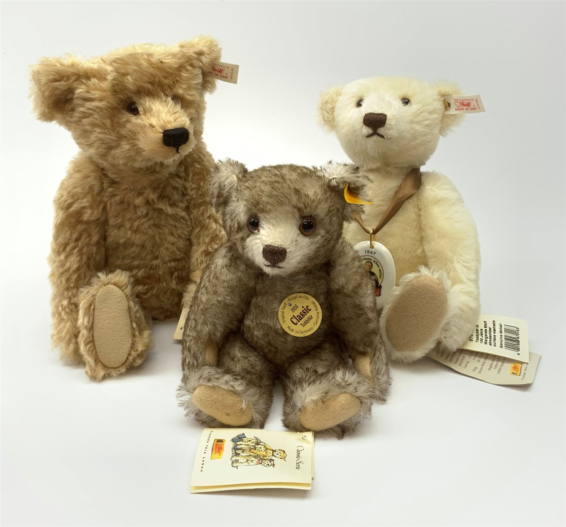 Three modern Steiff teddy bears - limited edition 'Save The Children' No.870/3000 H13