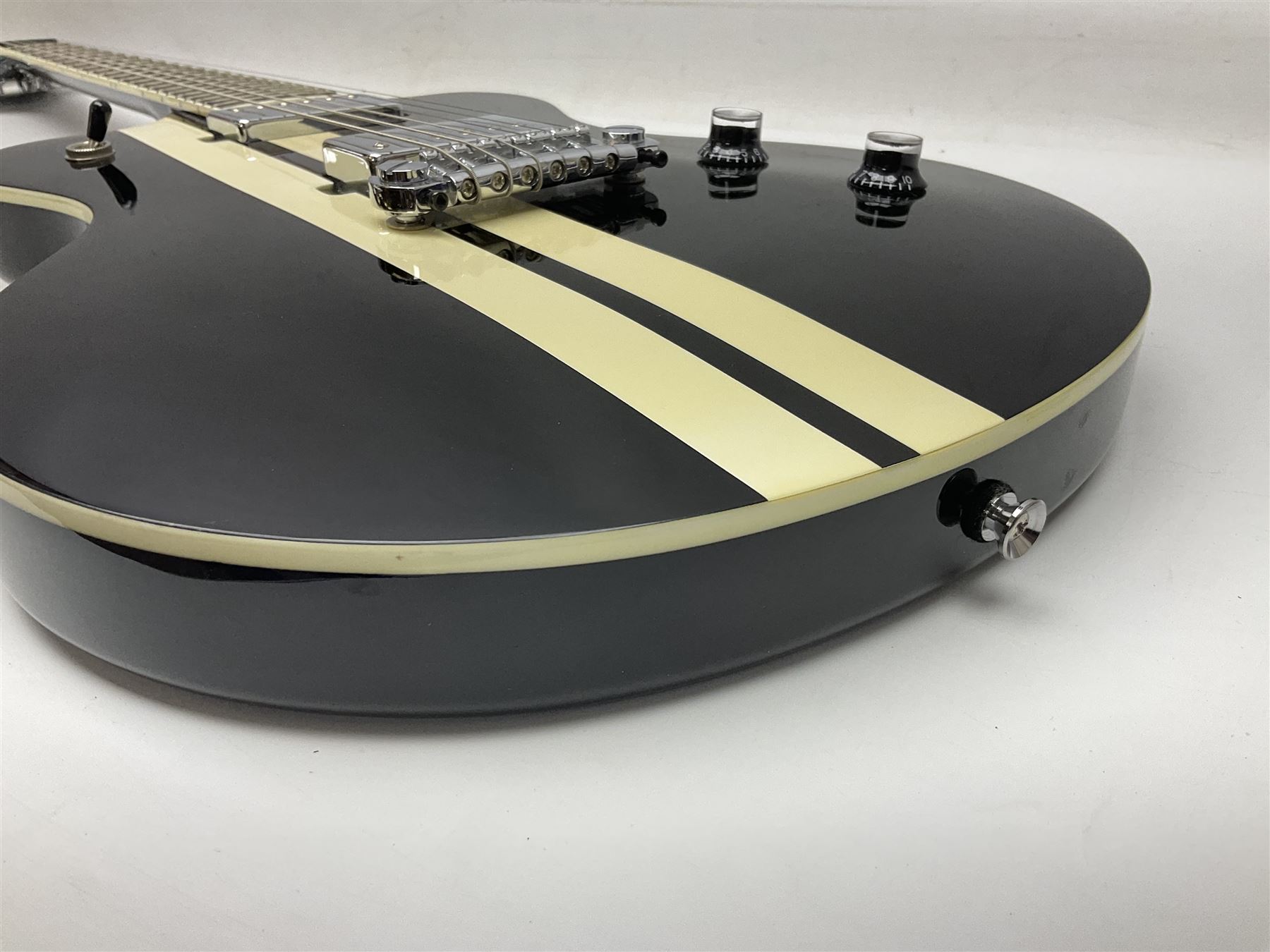 Italia Maranello Speedster electric guitar in black and white, serial no.013972; L99cm; in Italia soft carrying case; together with a boxed TGI 3491 guitar stand