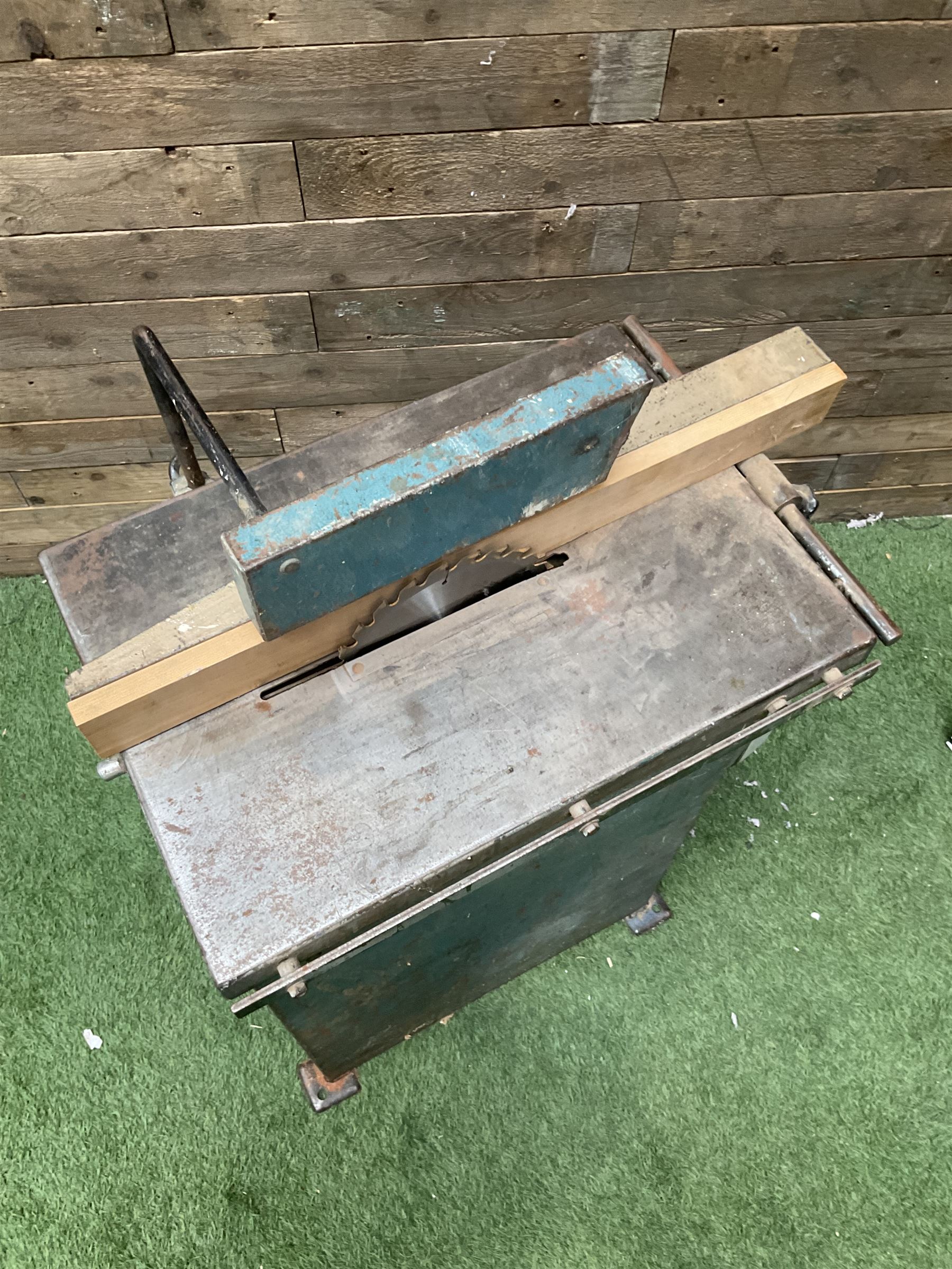 Evenwood circular saw  - THIS LOT IS TO BE COLLECTED BY APPOINTMENT FROM DUGGLEBY STORAGE, GREAT HILL, EASTFIELD, SCARBOROUGH, YO11 3TX