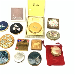 Twenty powder compacts/mirrors by Stratton, Kigu etc including butterfly wing, Paua shell, mother-of-pearl, petit point, Ohio state map etc, four in boxes; and a L'Aimant commemorative porcelain box