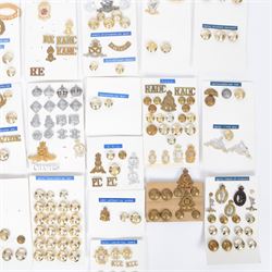 Collection of military cap badges, buttons and similar, including examples for Royal Corps of Signals, Royal Irish Rangers, Duke of Edinburgh Royal Regiment etc  